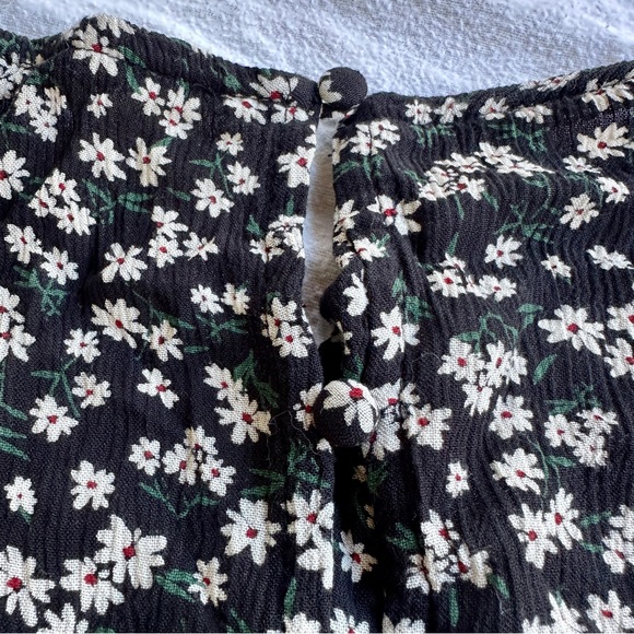 FatFace Floral Flutter Sleeve Top - Picture 4 of 7